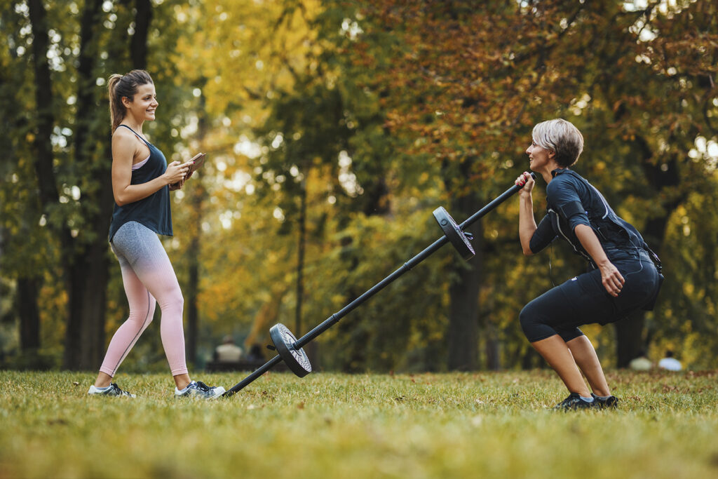 entrenamiento_edad_osteoporosis_ems_deporte_aire_libre_pesas_salud